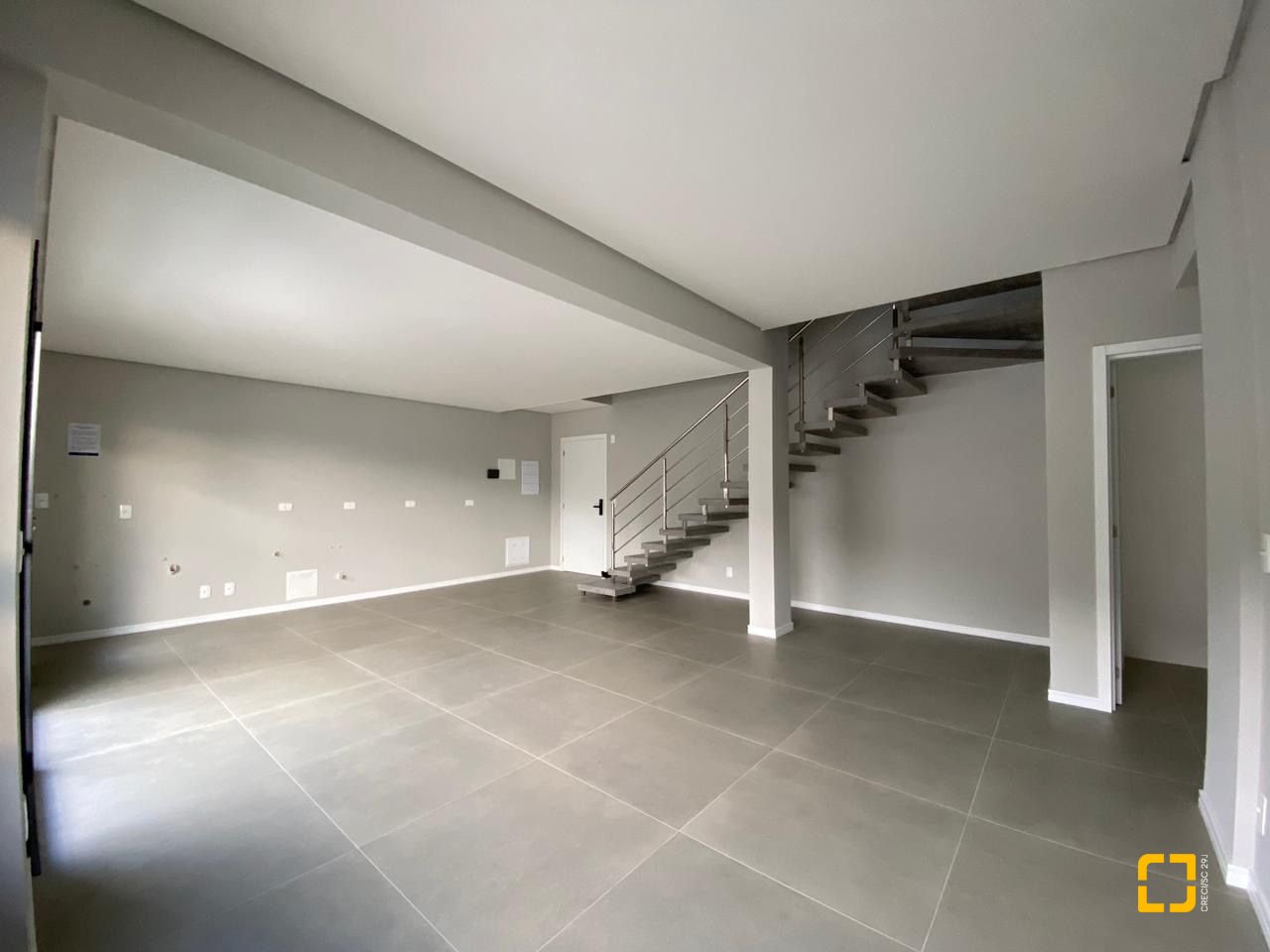 Apartamento com 133m², 5 quartos (sendo 1 suíte), 2 garagens, no bairro Cachoeira do Bom Jesus em Florianópolis