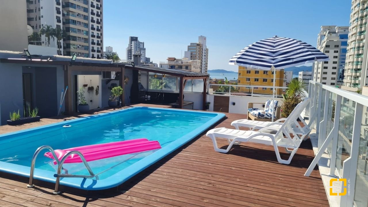 Cobertura com 132m², 6 quartos (sendo 1 suíte), 1 garagem, no bairro Estreito em Florianópolis