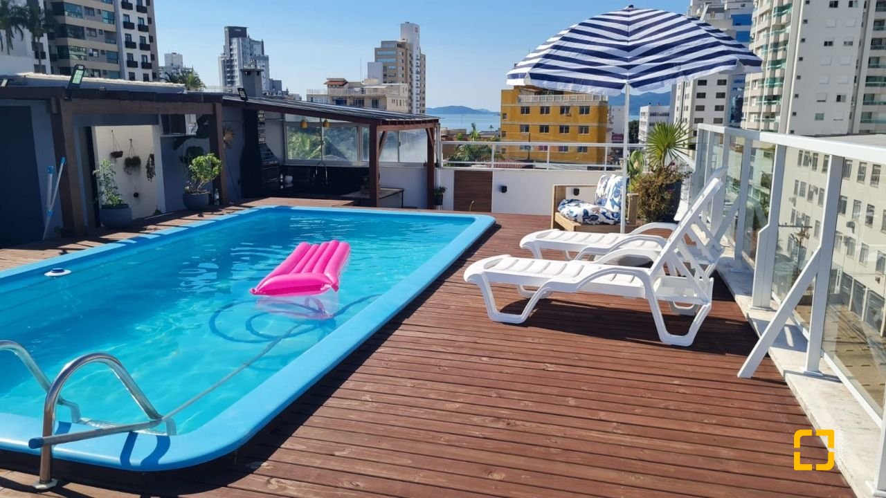 Cobertura com 132m², 6 quartos (sendo 1 suíte), 1 garagem, no bairro Estreito em Florianópolis