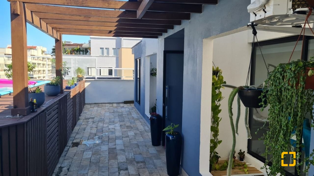 Cobertura com 132m², 6 quartos (sendo 1 suíte), 1 garagem, no bairro Estreito em Florianópolis