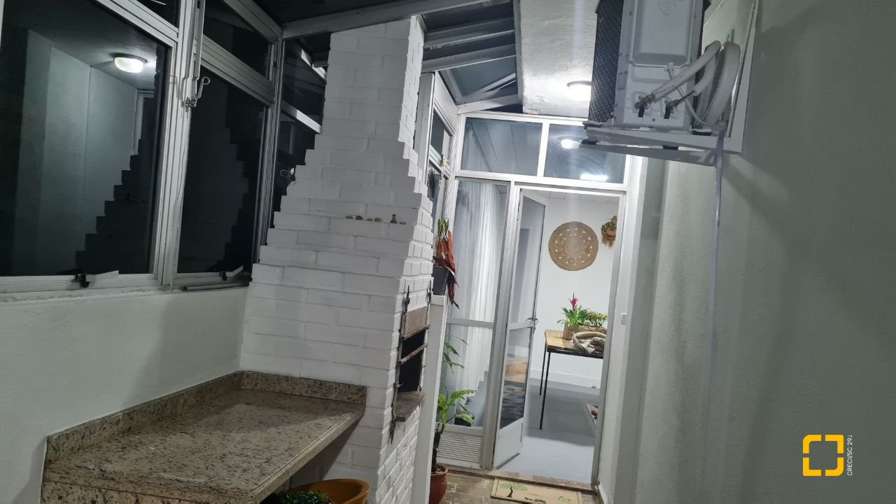 Cobertura com 132m², 6 quartos (sendo 1 suíte), 1 garagem, no bairro Estreito em Florianópolis
