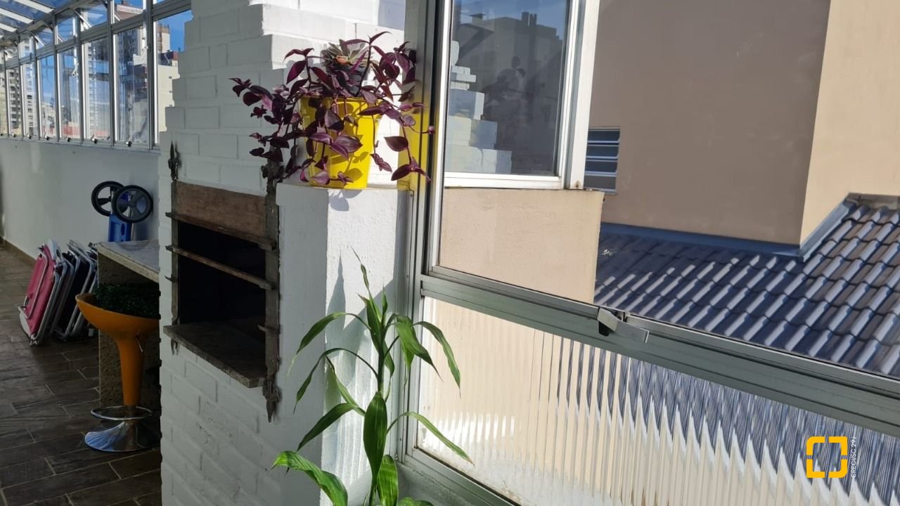 Cobertura com 132m², 6 quartos (sendo 1 suíte), 1 garagem, no bairro Estreito em Florianópolis