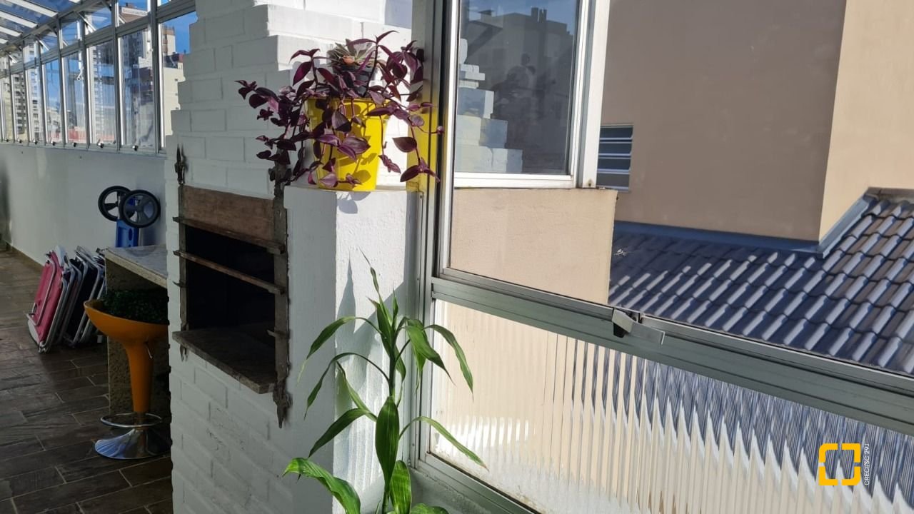 Cobertura com 132m², 6 quartos (sendo 1 suíte), 1 garagem, no bairro Estreito em Florianópolis