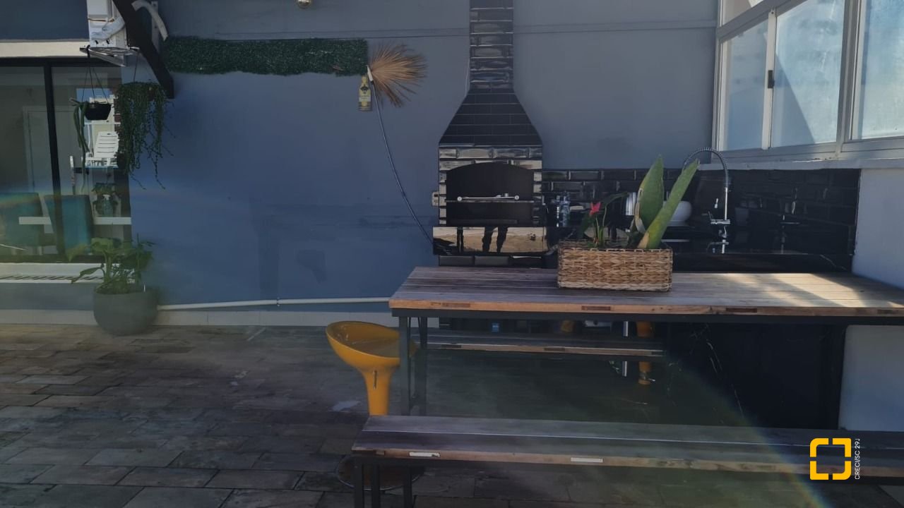 Cobertura com 132m², 6 quartos (sendo 1 suíte), 1 garagem, no bairro Estreito em Florianópolis