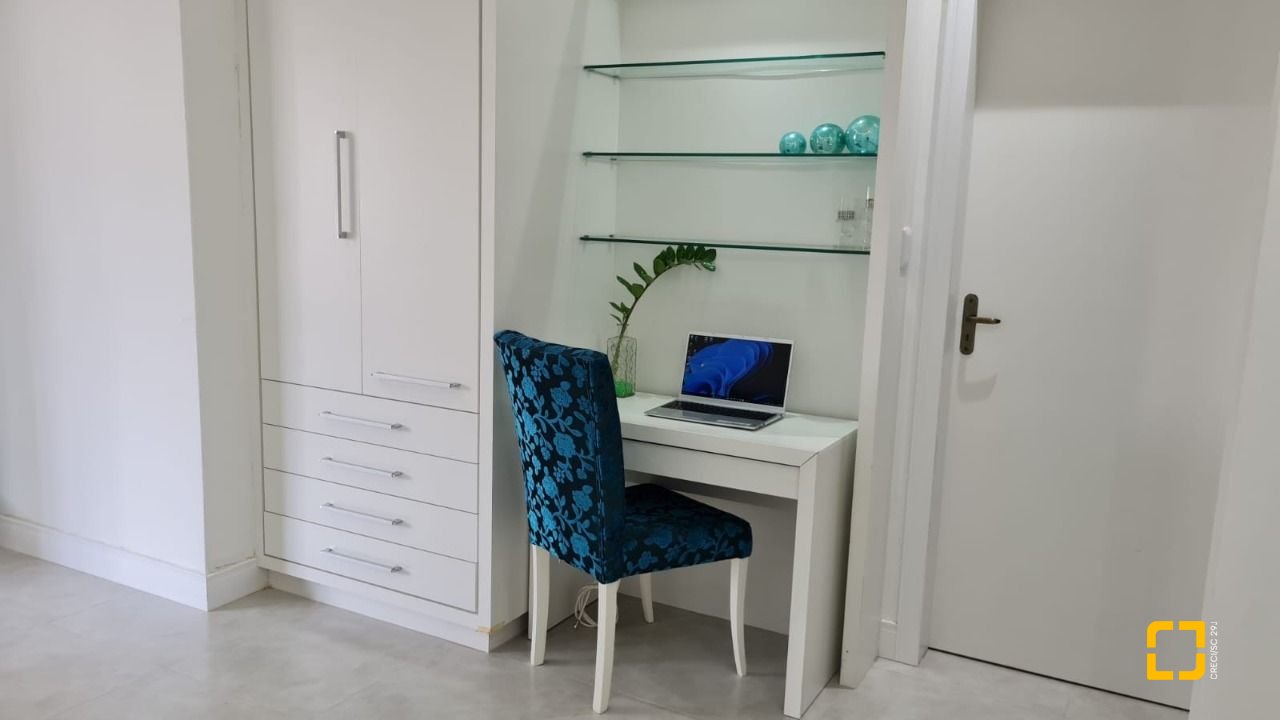 Cobertura com 132m², 6 quartos (sendo 1 suíte), 1 garagem, no bairro Estreito em Florianópolis
