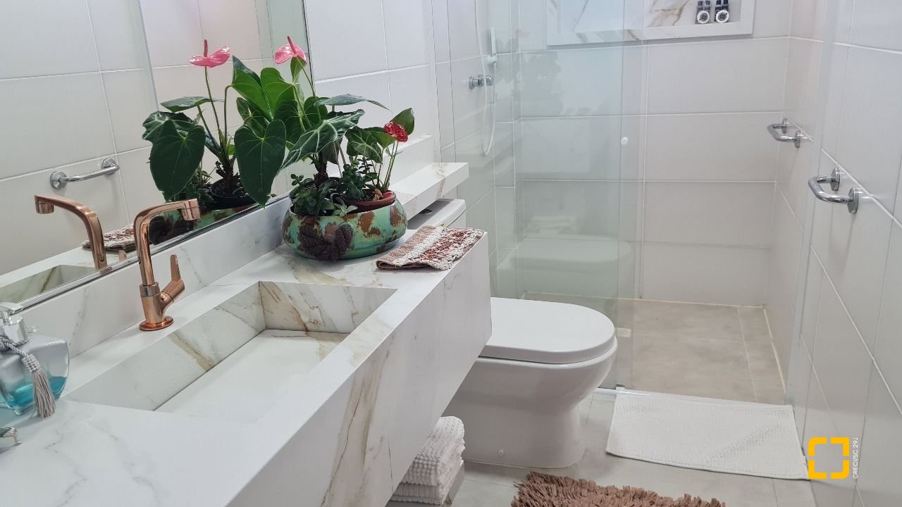 Cobertura com 132m², 6 quartos (sendo 1 suíte), 1 garagem, no bairro Estreito em Florianópolis