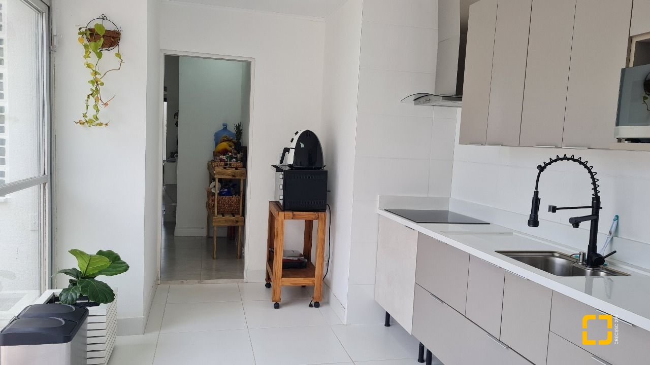 Cobertura com 132m², 6 quartos (sendo 1 suíte), 1 garagem, no bairro Estreito em Florianópolis