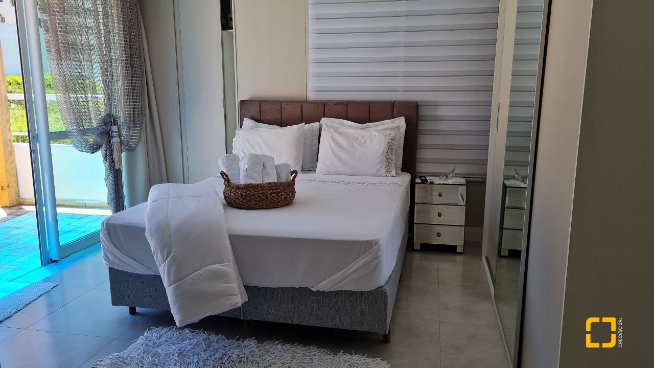 Cobertura com 132m², 6 quartos (sendo 1 suíte), 1 garagem, no bairro Estreito em Florianópolis