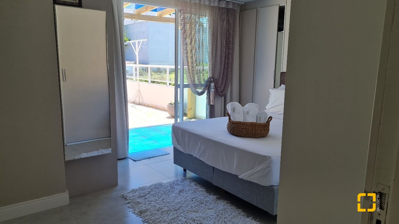 Cobertura com 132m², 6 quartos (sendo 1 suíte), 1 garagem, no bairro Estreito em Florianópolis