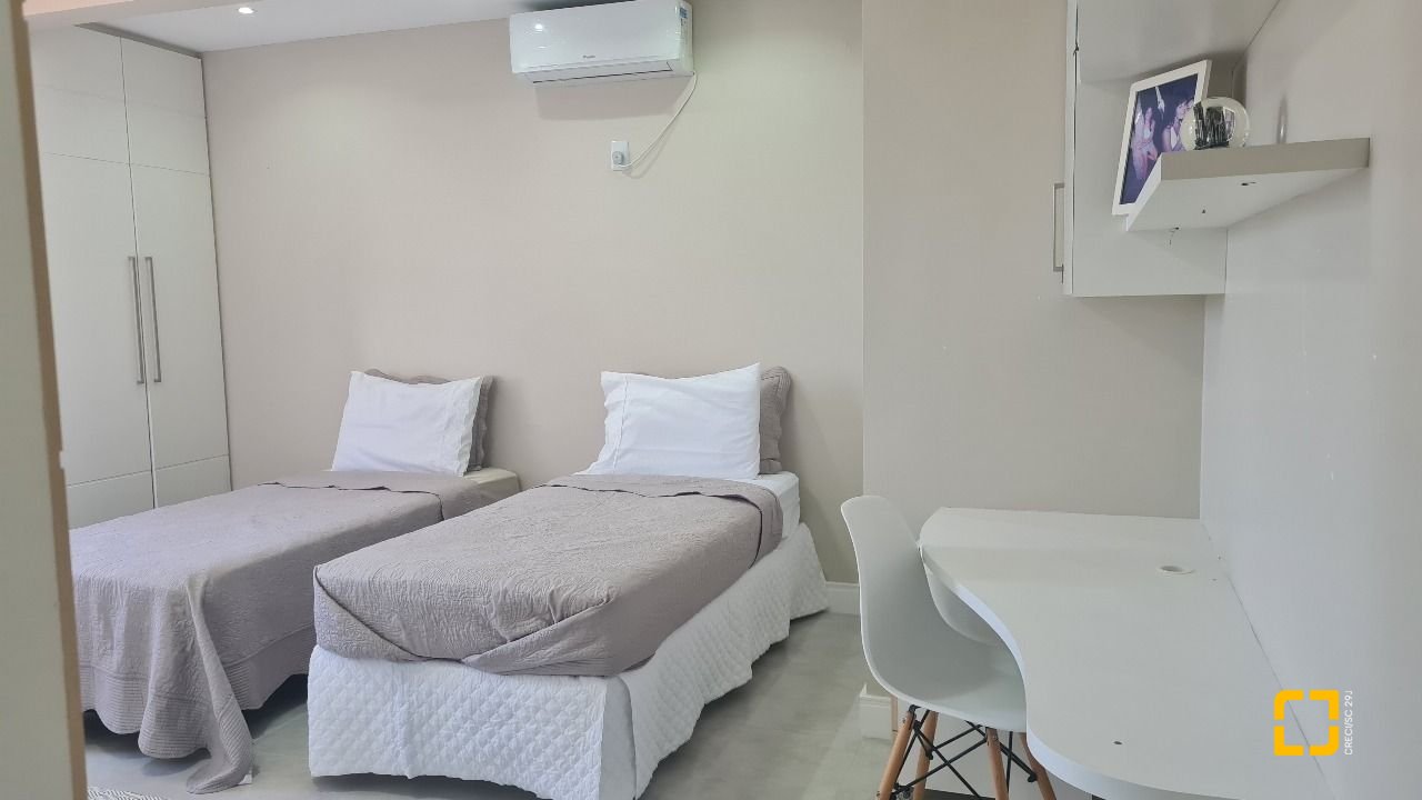 Cobertura com 132m², 6 quartos (sendo 1 suíte), 1 garagem, no bairro Estreito em Florianópolis