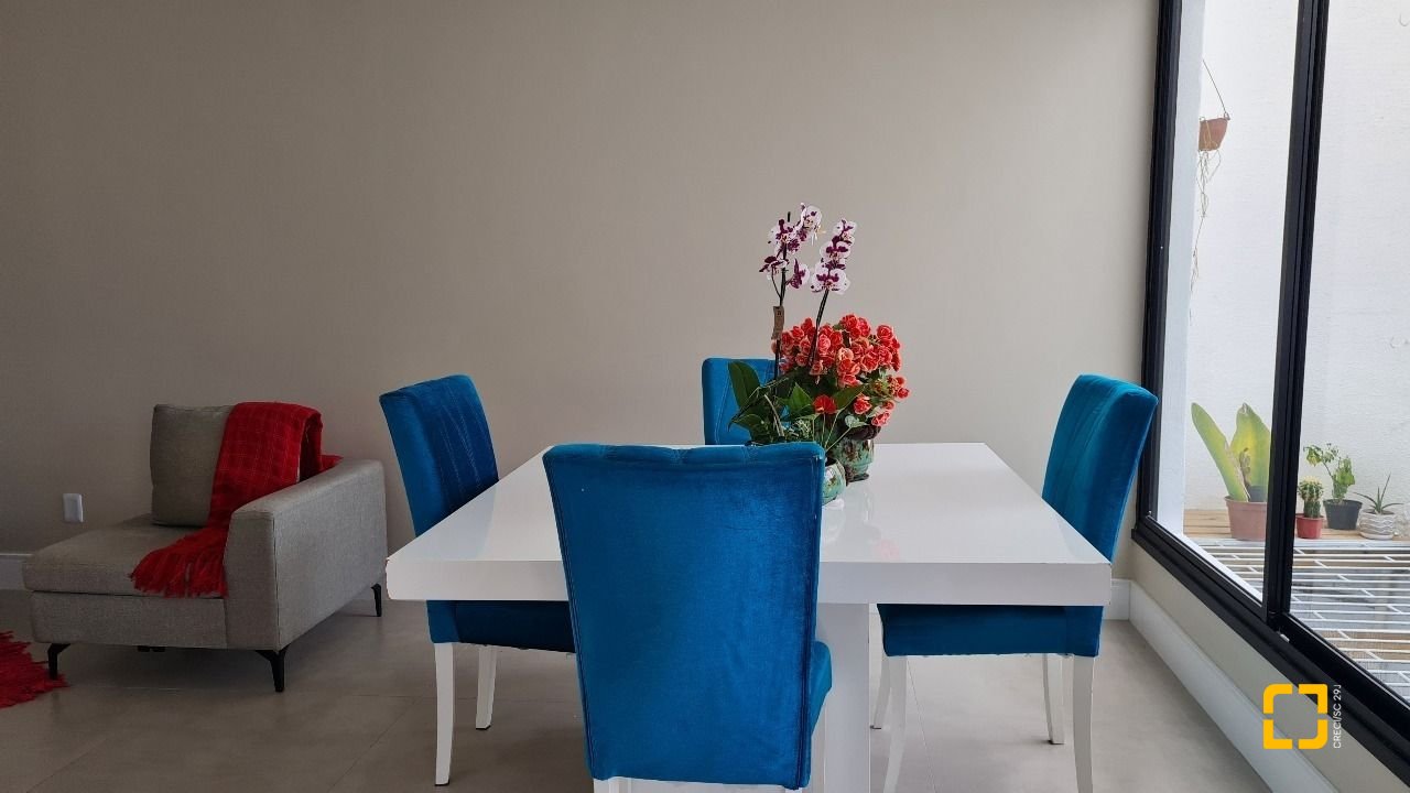 Cobertura com 132m², 6 quartos (sendo 1 suíte), 1 garagem, no bairro Estreito em Florianópolis