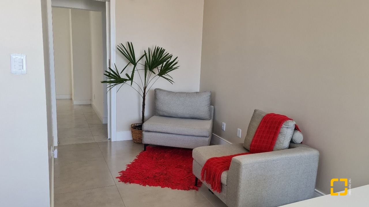 Cobertura com 132m², 6 quartos (sendo 1 suíte), 1 garagem, no bairro Estreito em Florianópolis