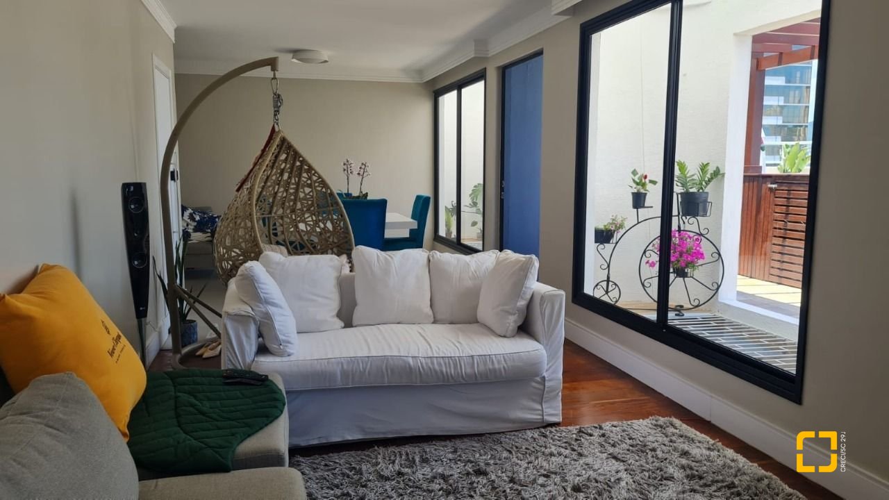 Cobertura com 132m², 6 quartos (sendo 1 suíte), 1 garagem, no bairro Estreito em Florianópolis