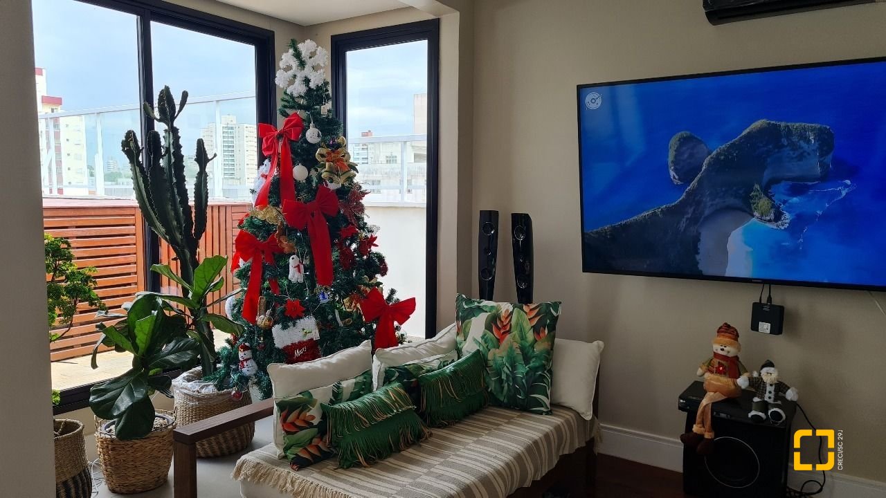 Cobertura com 132m², 6 quartos (sendo 1 suíte), 1 garagem, no bairro Estreito em Florianópolis