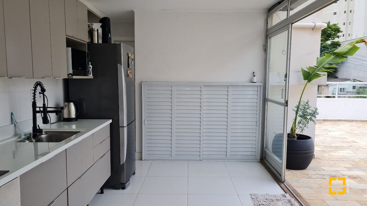 Cobertura com 132m², 6 quartos (sendo 1 suíte), 1 garagem, no bairro Estreito em Florianópolis