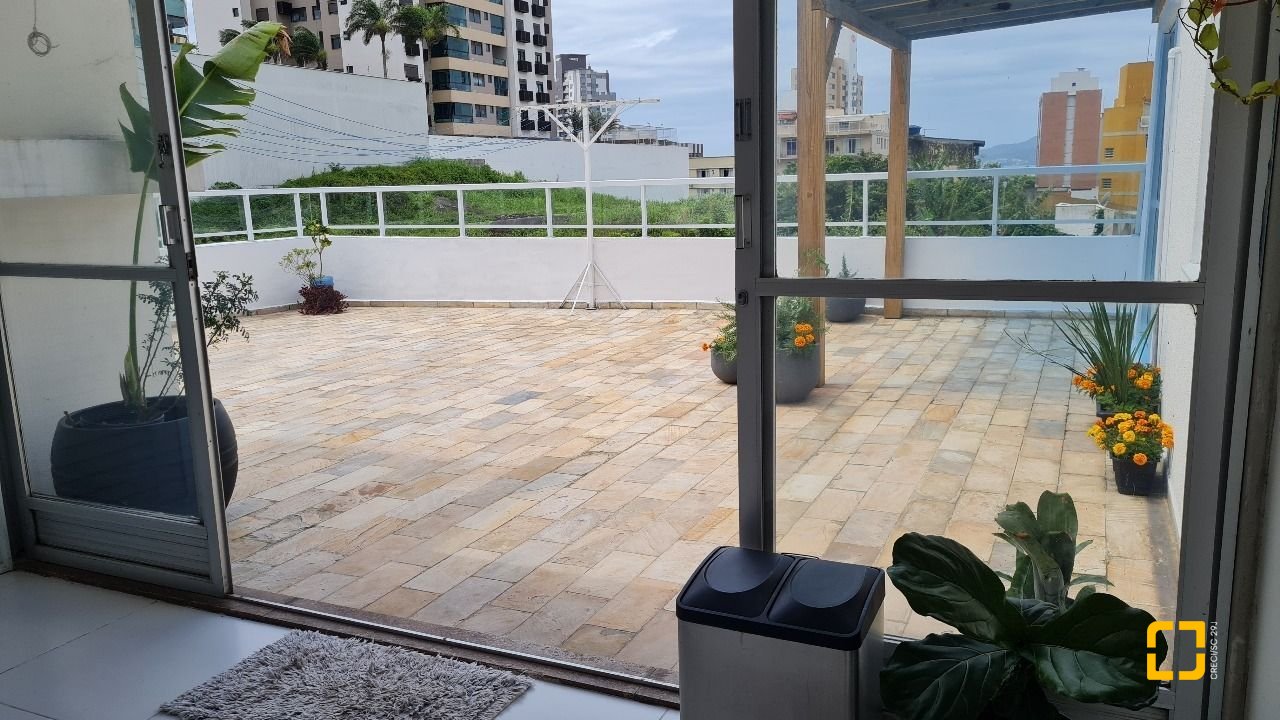Cobertura com 132m², 6 quartos (sendo 1 suíte), 1 garagem, no bairro Estreito em Florianópolis