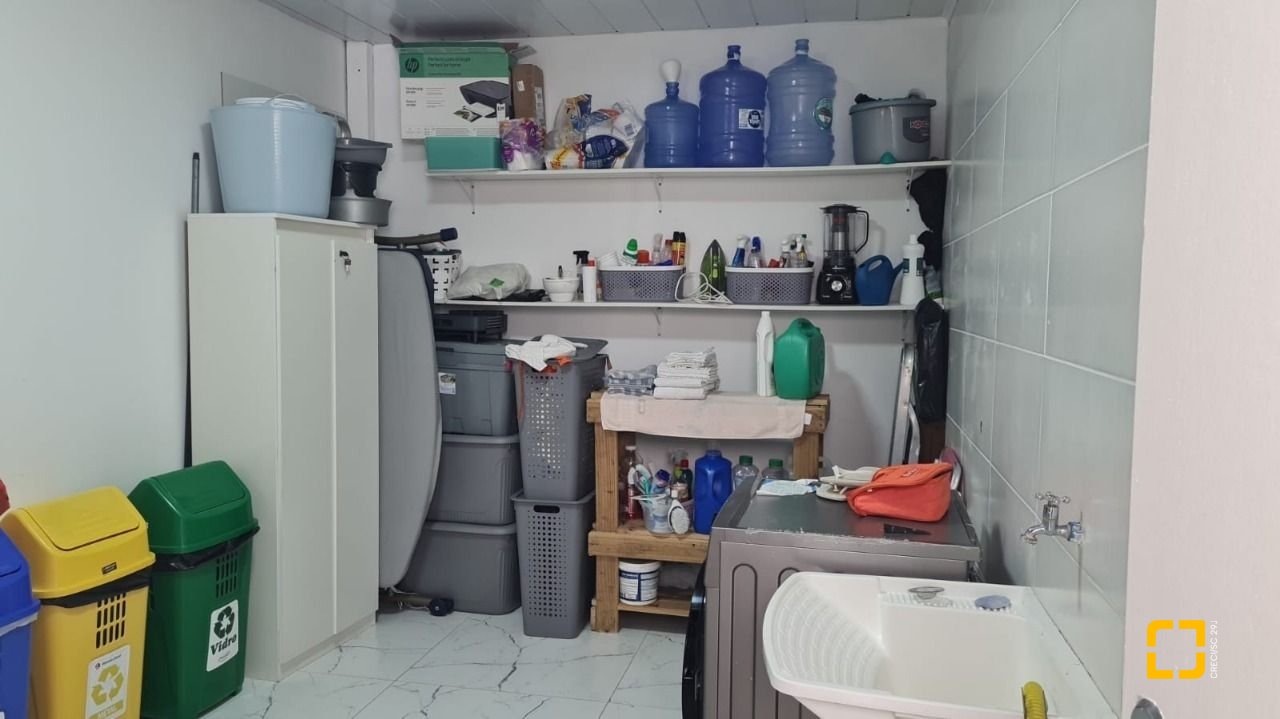 Cobertura com 132m², 6 quartos (sendo 1 suíte), 1 garagem, no bairro Estreito em Florianópolis