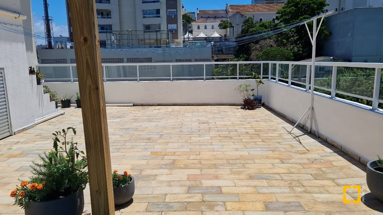 Cobertura com 132m², 6 quartos (sendo 1 suíte), 1 garagem, no bairro Estreito em Florianópolis