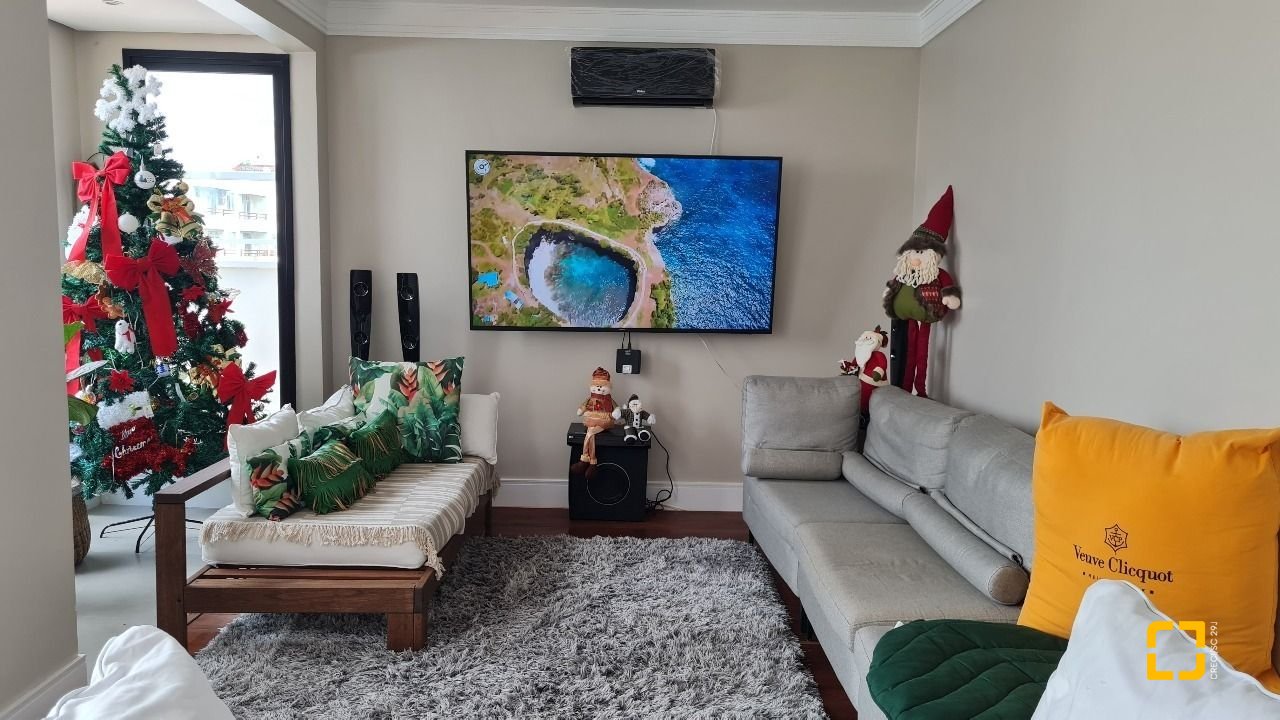 Cobertura com 132m², 6 quartos (sendo 1 suíte), 1 garagem, no bairro Estreito em Florianópolis