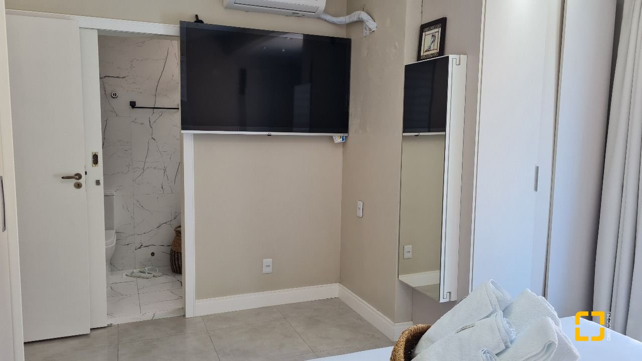 Cobertura com 132m², 6 quartos (sendo 1 suíte), 1 garagem, no bairro Estreito em Florianópolis