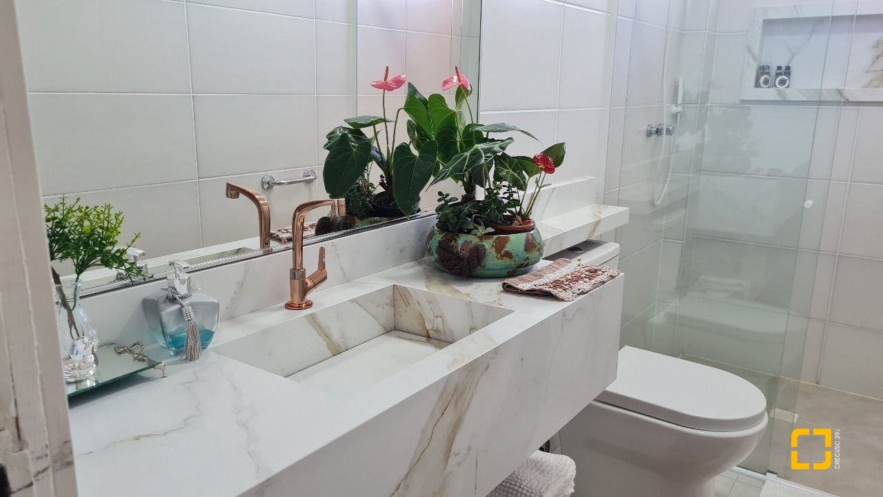 Cobertura com 132m², 6 quartos (sendo 1 suíte), 1 garagem, no bairro Estreito em Florianópolis