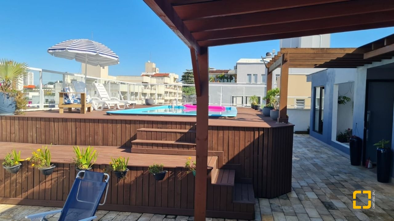 Cobertura com 132m², 6 quartos (sendo 1 suíte), 1 garagem, no bairro Estreito em Florianópolis