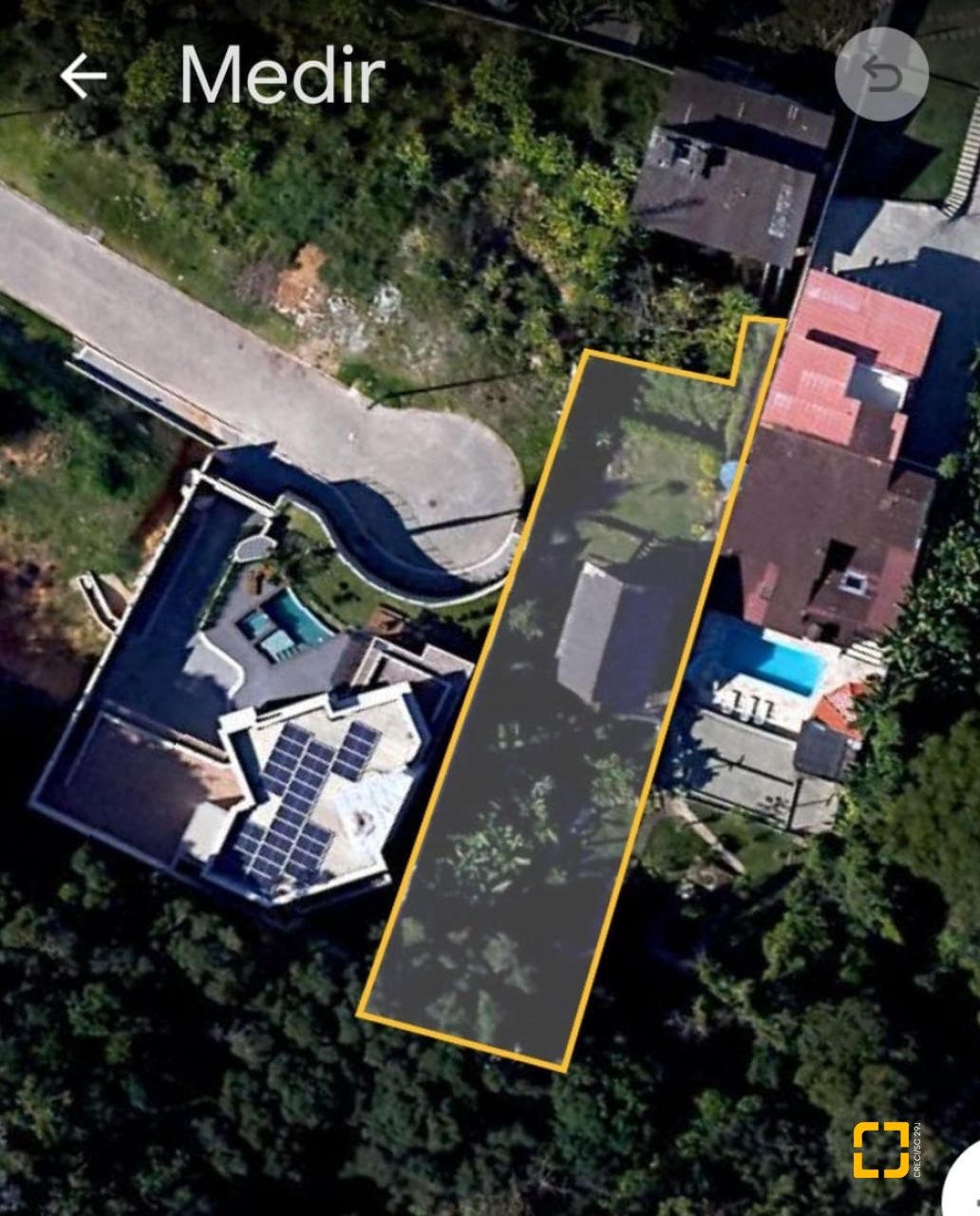 Terreno com 653m², no bairro Ponta de Baixo em São José