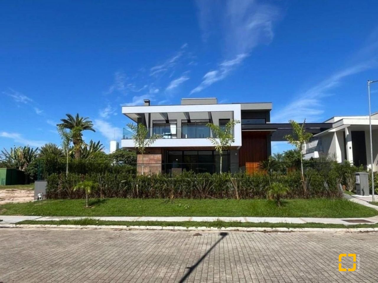Casa de Condomínio com 600m², 4 quartos (sendo 4 suítes), 5 garagens, no bairro Jurerê Internacional em Florianópolis