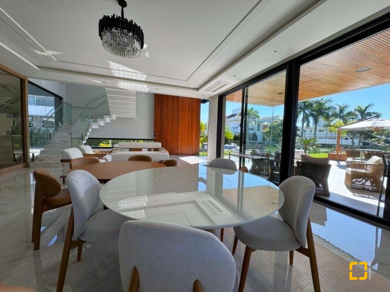 Casa de Condomínio com 600m², 4 quartos (sendo 4 suítes), 5 garagens, no bairro Jurerê Internacional em Florianópolis