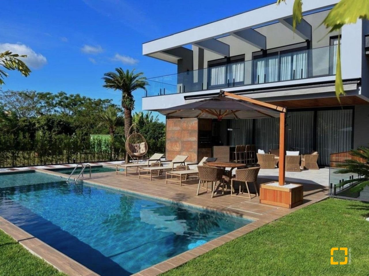 Casa de Condomínio com 600m², 4 quartos (sendo 4 suítes), 5 garagens, no bairro Jurerê Internacional em Florianópolis