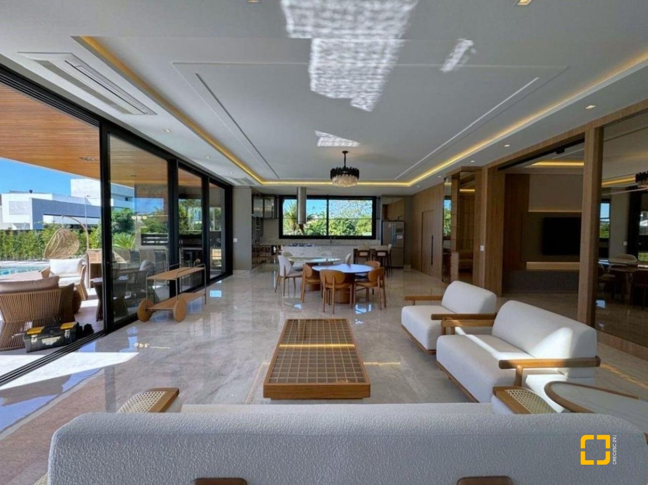 Casa de Condomínio com 600m², 4 quartos (sendo 4 suítes), 5 garagens, no bairro Jurerê Internacional em Florianópolis