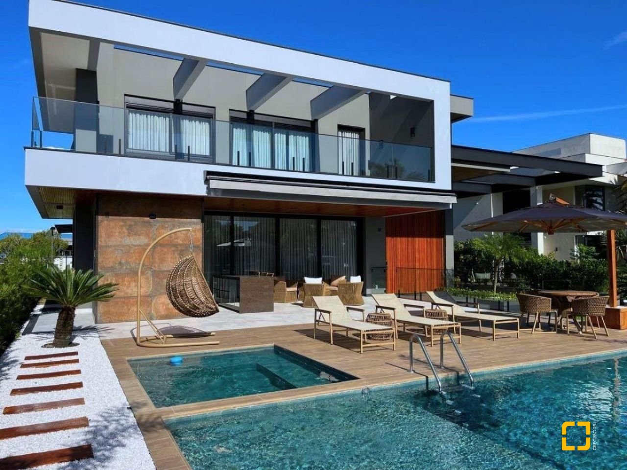 Casa de Condomínio com 600m², 4 quartos (sendo 4 suítes), 5 garagens, no bairro Jurerê Internacional em Florianópolis