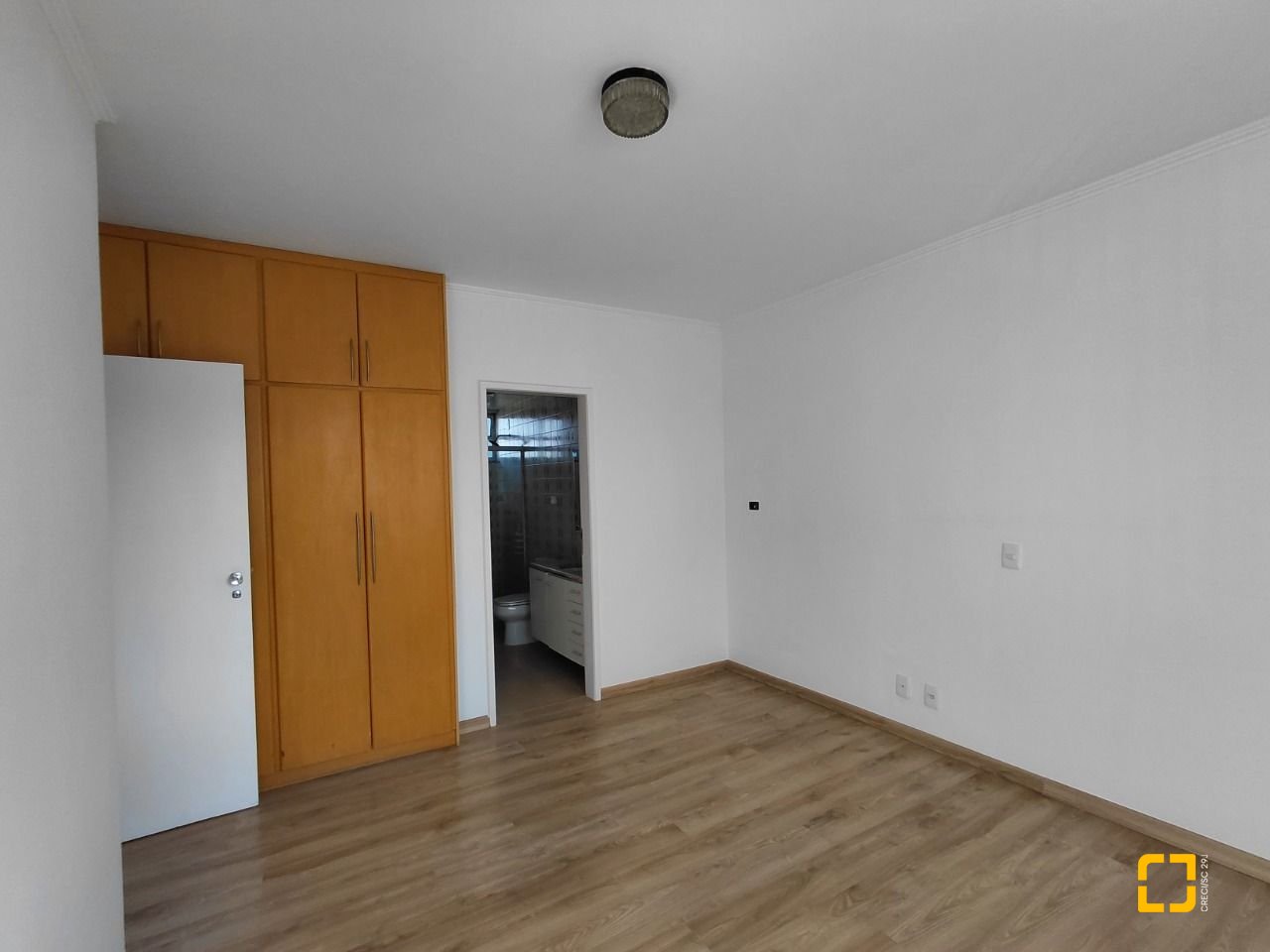 Apartamento com 147m², 5 quartos (sendo 1 suíte), 2 garagens, no bairro Centro em Florianópolis