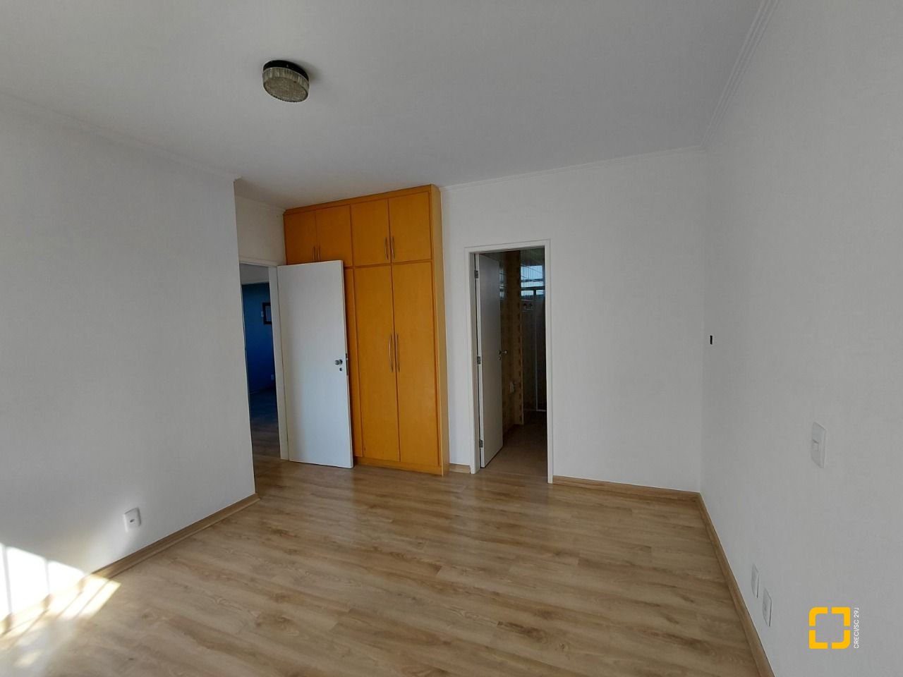 Apartamento com 147m², 5 quartos (sendo 1 suíte), 2 garagens, no bairro Centro em Florianópolis