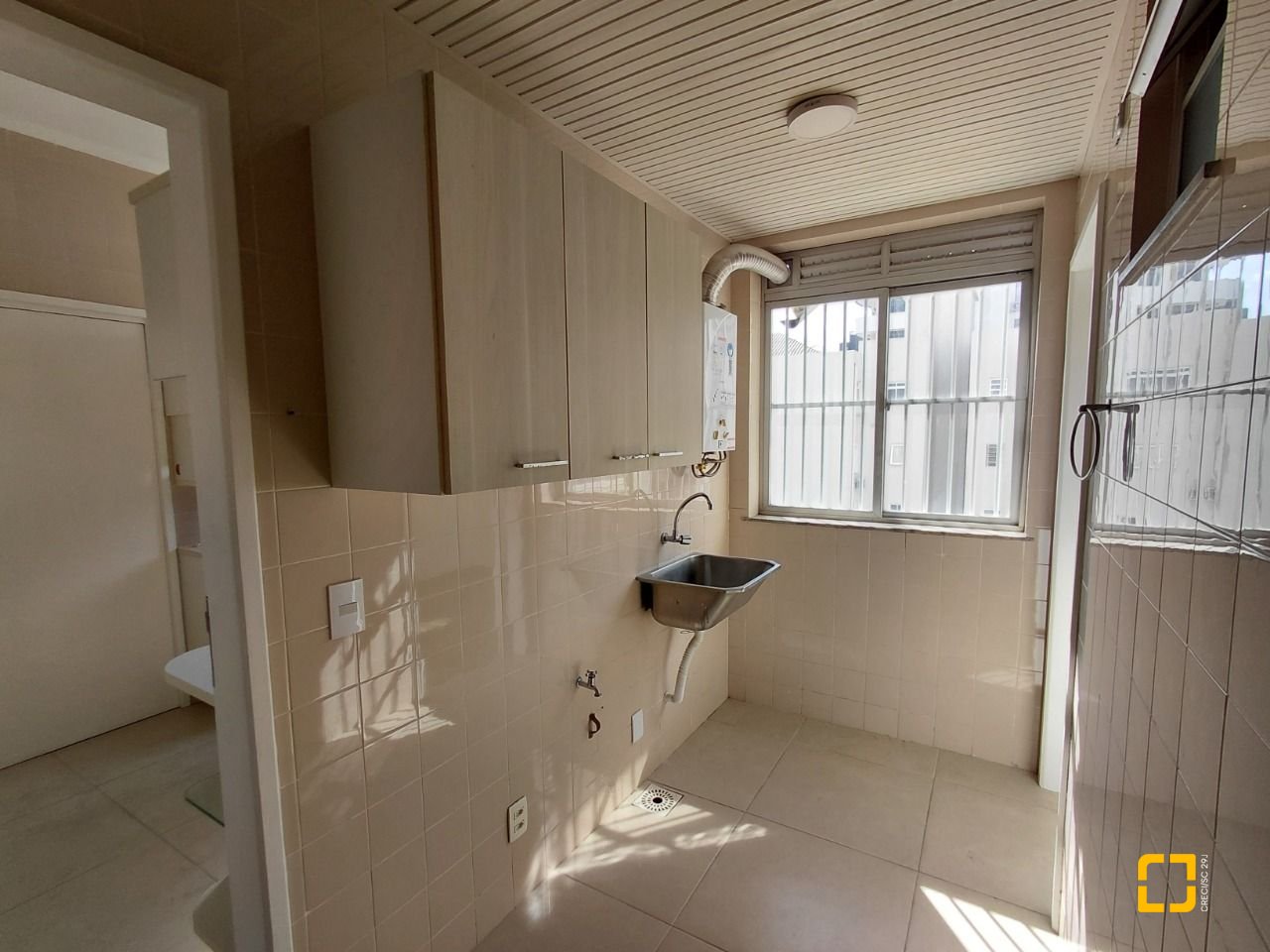Apartamento com 147m², 5 quartos (sendo 1 suíte), 2 garagens, no bairro Centro em Florianópolis