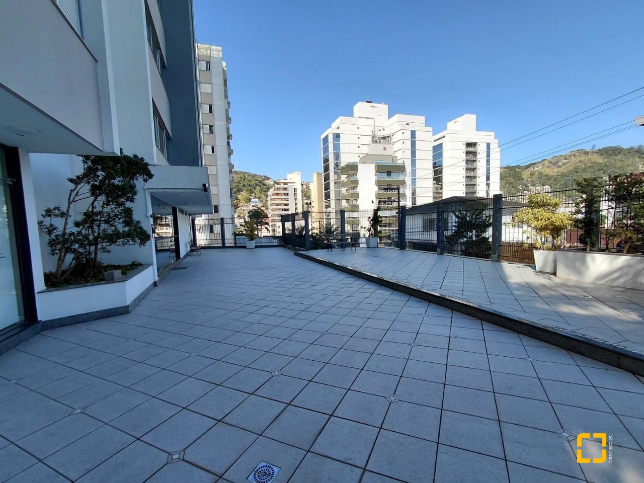 Apartamento com 147m², 5 quartos (sendo 1 suíte), 2 garagens, no bairro Centro em Florianópolis