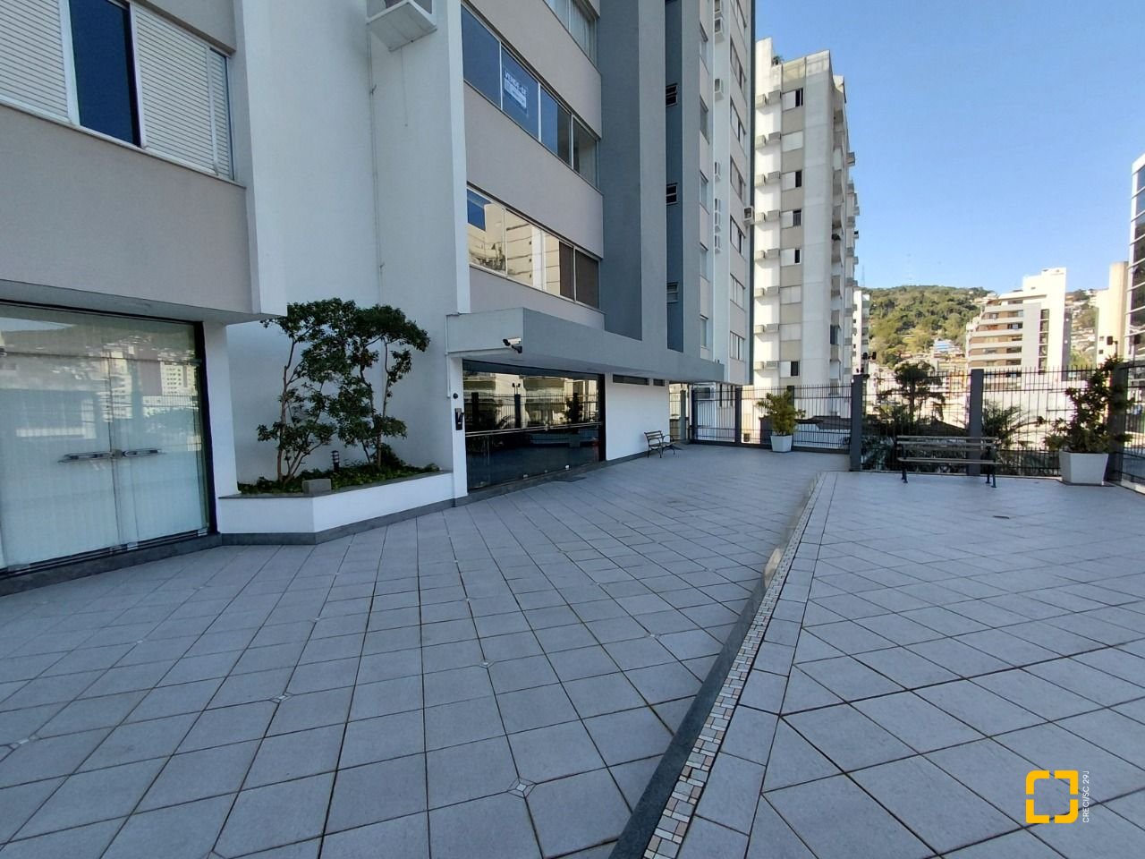 Apartamento com 147m², 5 quartos (sendo 1 suíte), 2 garagens, no bairro Centro em Florianópolis