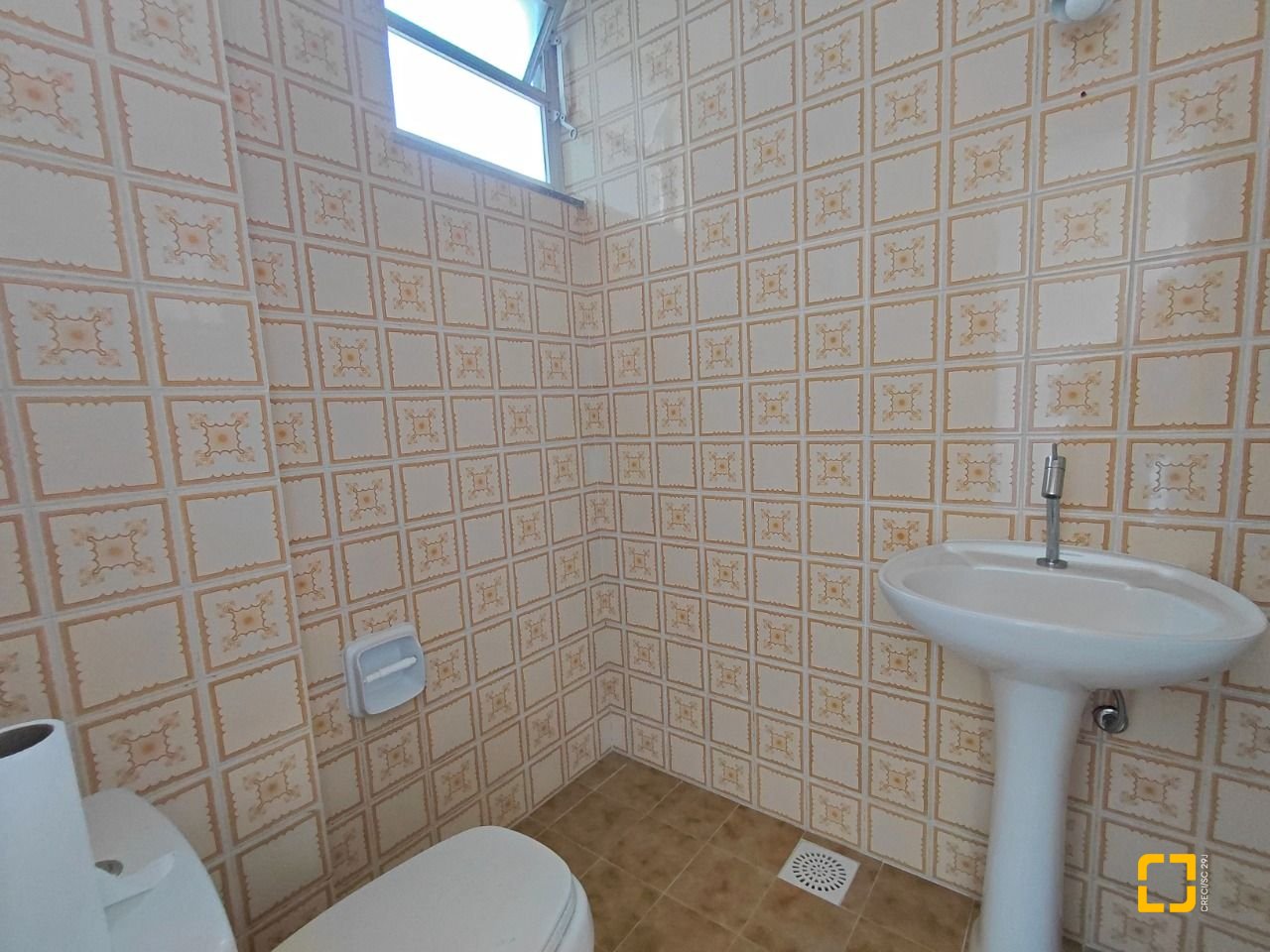 Apartamento com 147m², 5 quartos (sendo 1 suíte), 2 garagens, no bairro Centro em Florianópolis