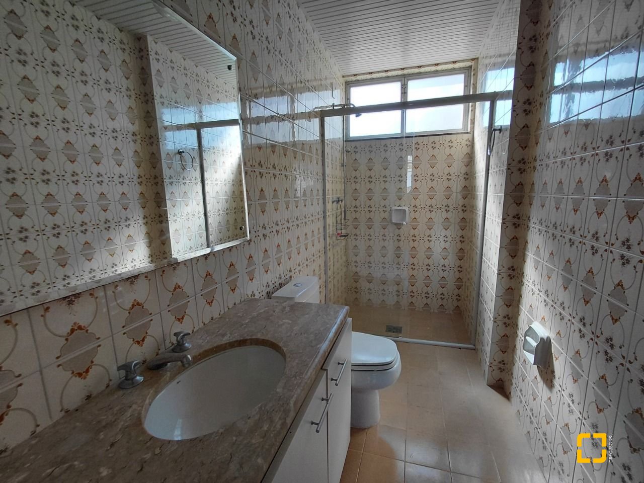 Apartamento com 147m², 5 quartos (sendo 1 suíte), 2 garagens, no bairro Centro em Florianópolis