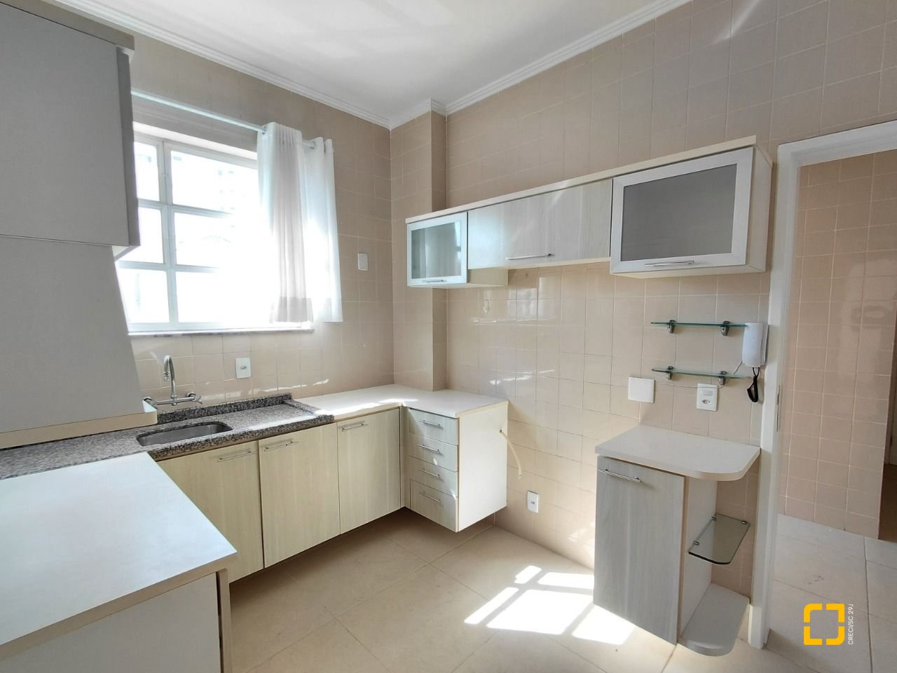 Apartamento com 147m², 5 quartos (sendo 1 suíte), 2 garagens, no bairro Centro em Florianópolis