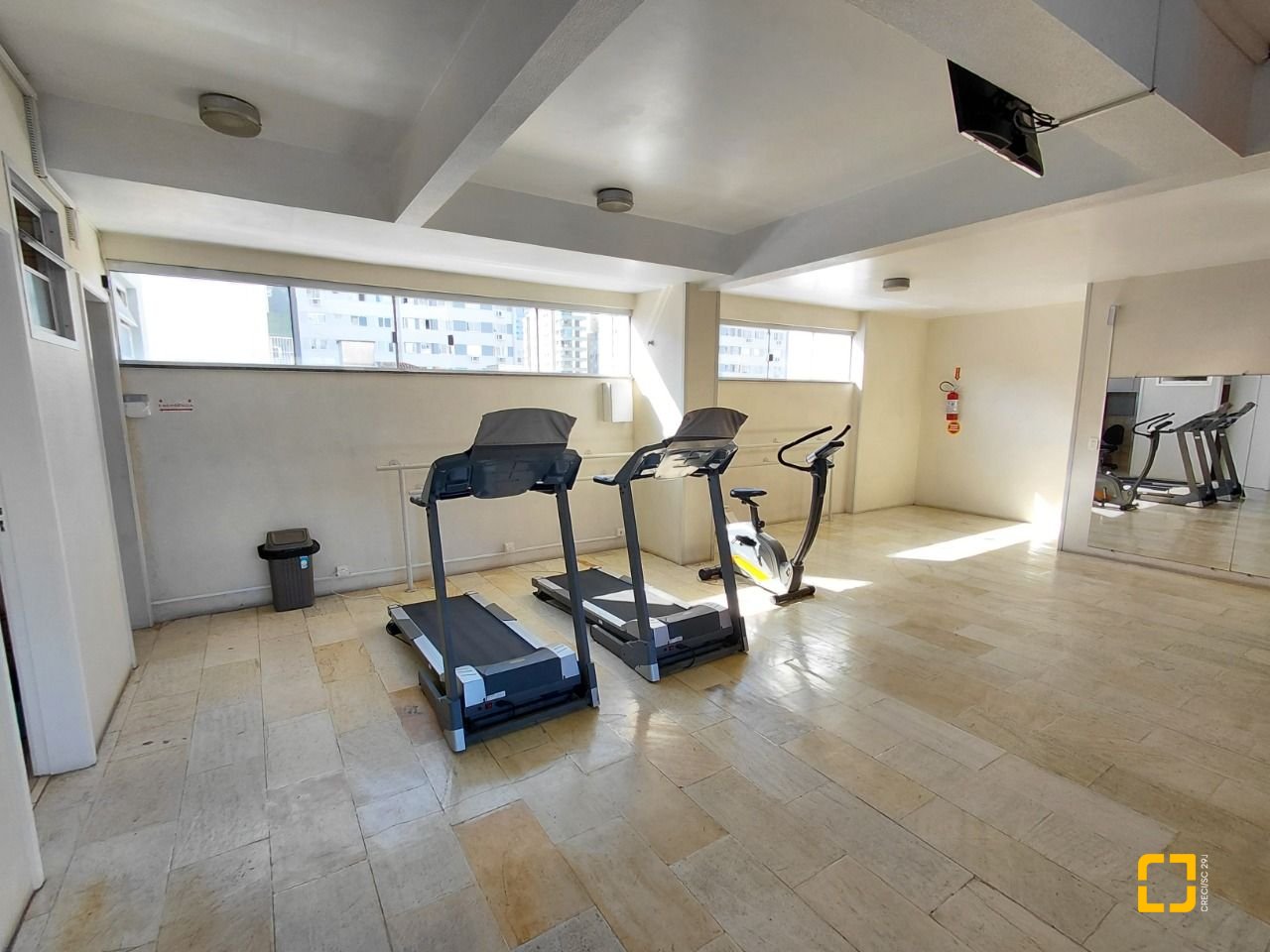 Apartamento com 147m², 5 quartos (sendo 1 suíte), 2 garagens, no bairro Centro em Florianópolis