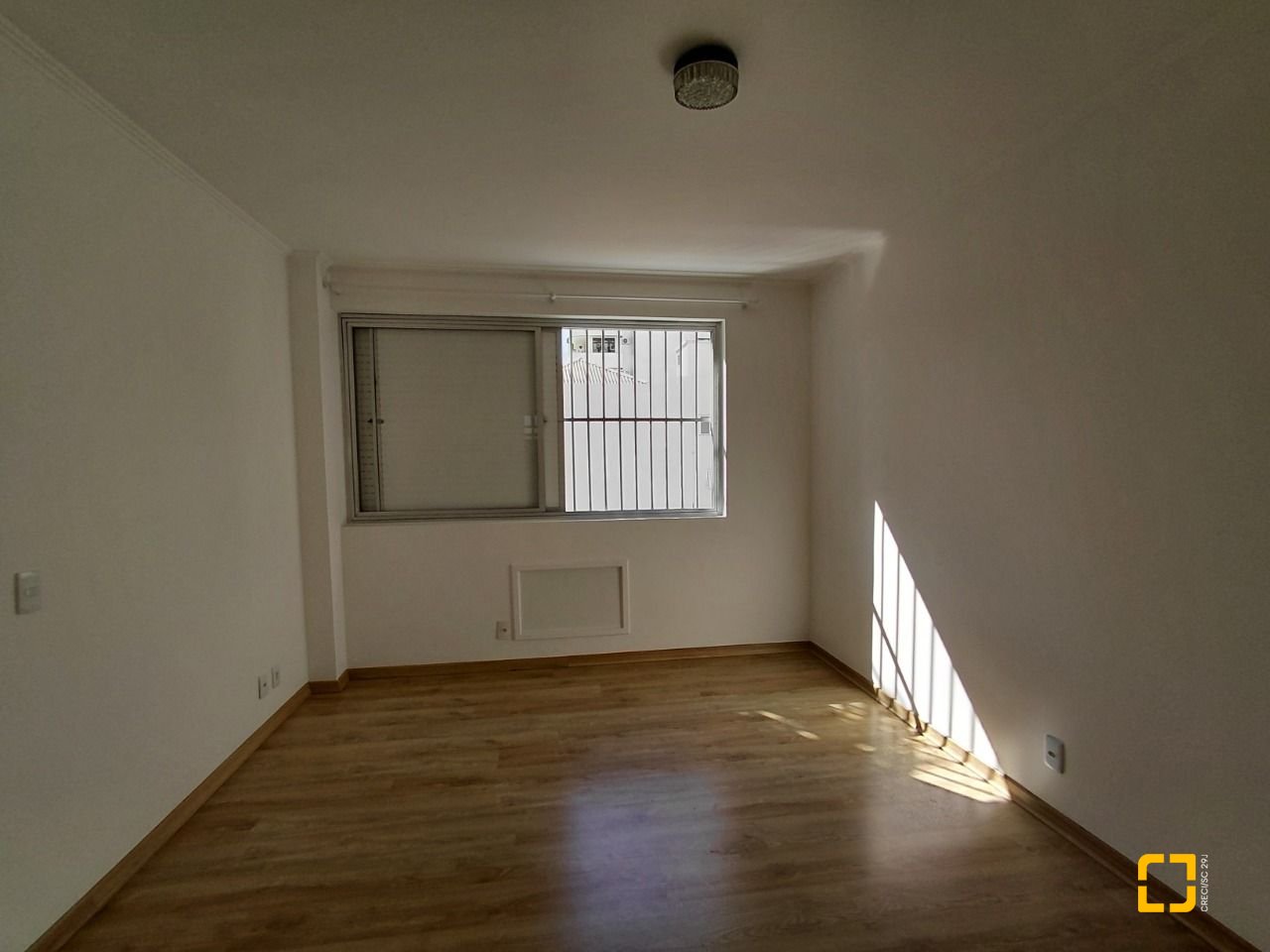 Apartamento com 147m², 5 quartos (sendo 1 suíte), 2 garagens, no bairro Centro em Florianópolis