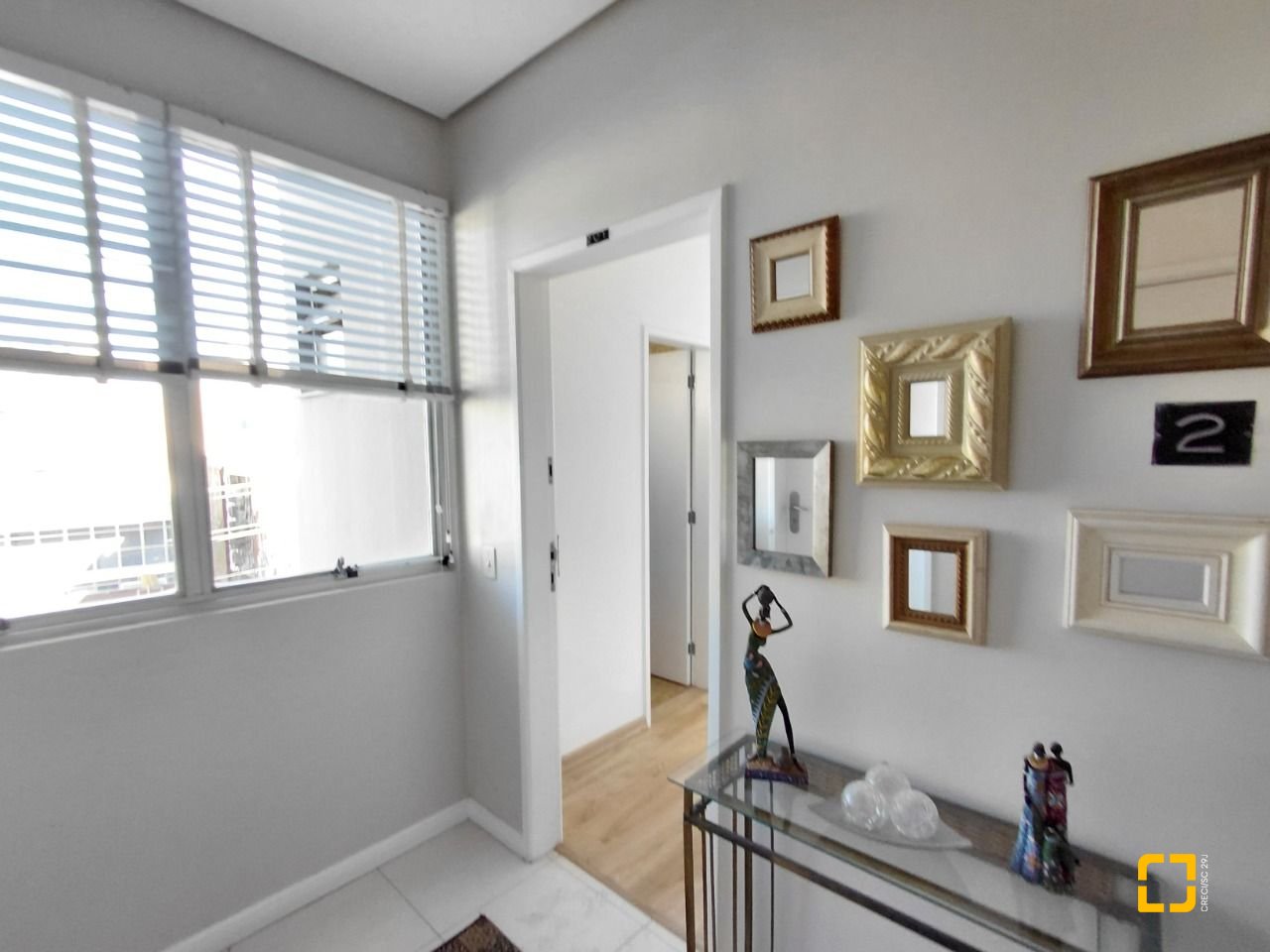 Apartamento com 147m², 5 quartos (sendo 1 suíte), 2 garagens, no bairro Centro em Florianópolis