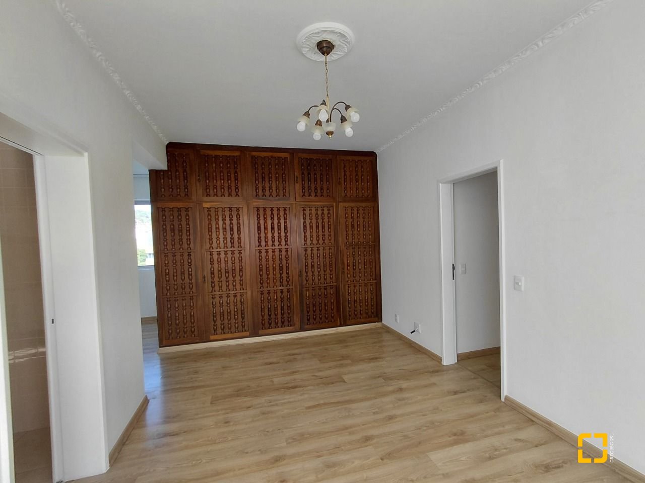 Apartamento com 147m², 5 quartos (sendo 1 suíte), 2 garagens, no bairro Centro em Florianópolis
