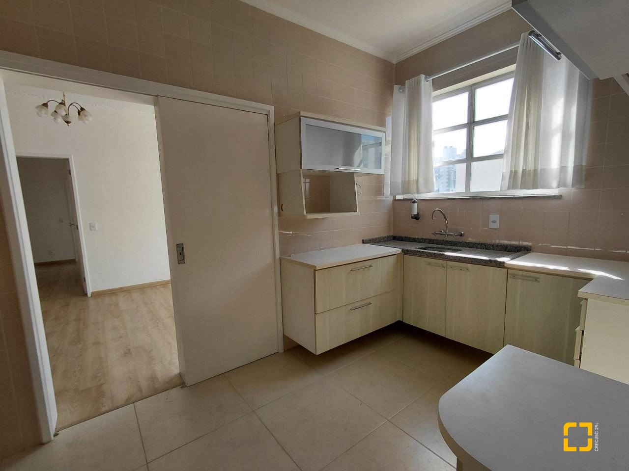 Apartamento com 147m², 5 quartos (sendo 1 suíte), 2 garagens, no bairro Centro em Florianópolis