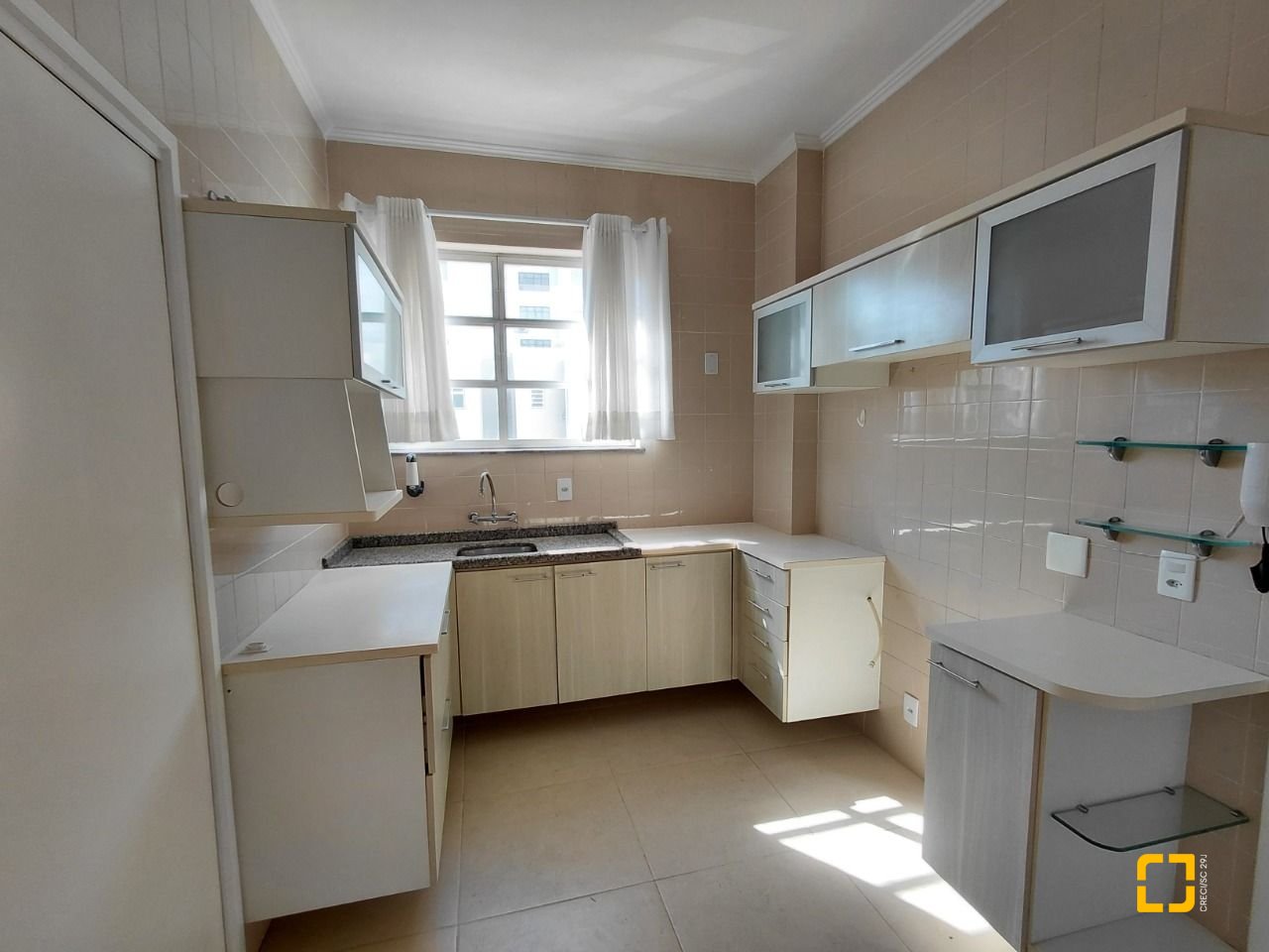 Apartamento com 147m², 5 quartos (sendo 1 suíte), 2 garagens, no bairro Centro em Florianópolis