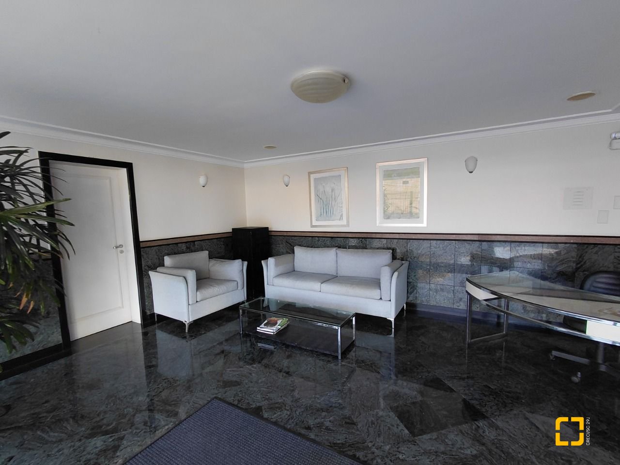 Apartamento com 147m², 5 quartos (sendo 1 suíte), 2 garagens, no bairro Centro em Florianópolis