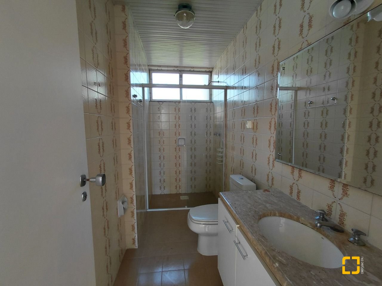 Apartamento com 147m², 5 quartos (sendo 1 suíte), 2 garagens, no bairro Centro em Florianópolis