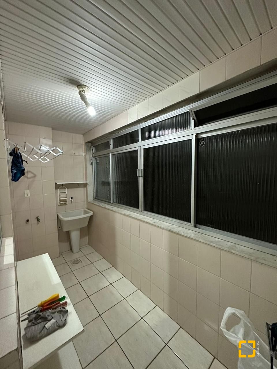 Apartamento com 55m², 1 quarto, no bairro Coqueiros em Florianópolis
