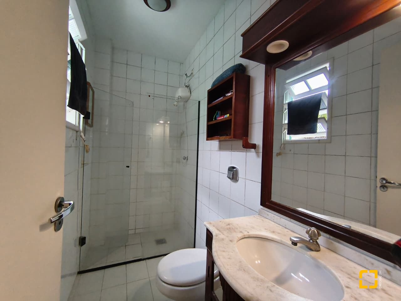 Casa com 224m², 8 quartos (sendo 2 suítes), 5 garagens, no bairro Agronômica em Florianópolis